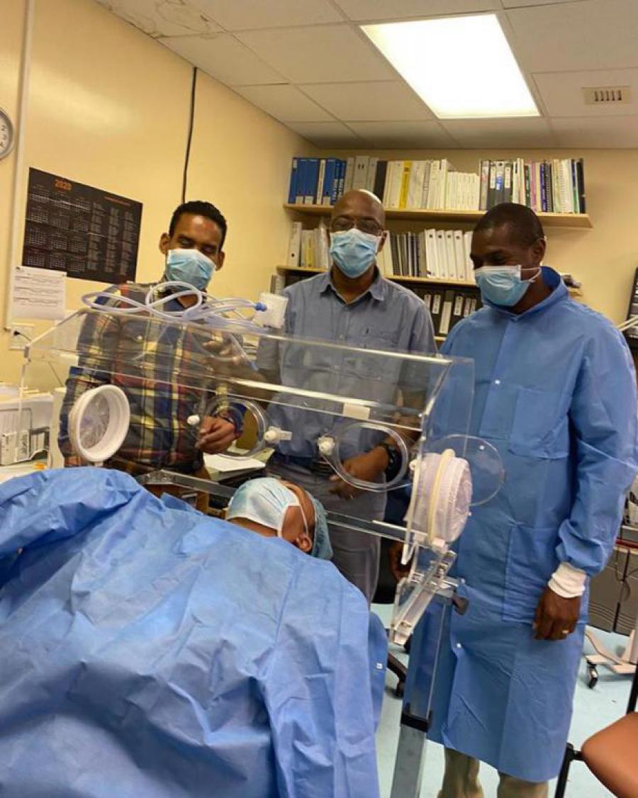 Personal medico cubano en primera linea en la lucha contra la covid-19