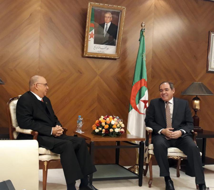 Canciller argelino recibe las copias de estilo del nuevo Embajador de Cuba