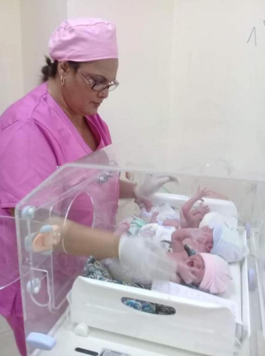 Desvelos de médicos cubanos hacen posible la vida