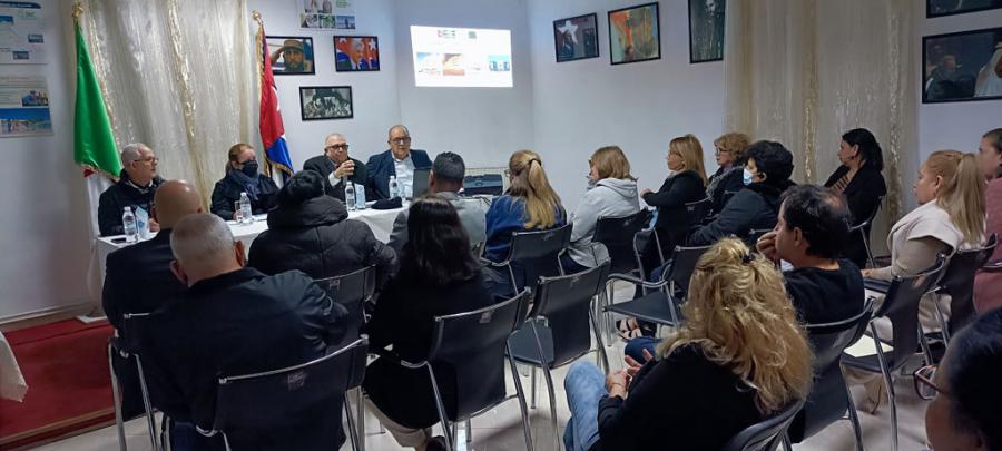 Delegación cubana se reúne con miembros de brigada médica en Argelia