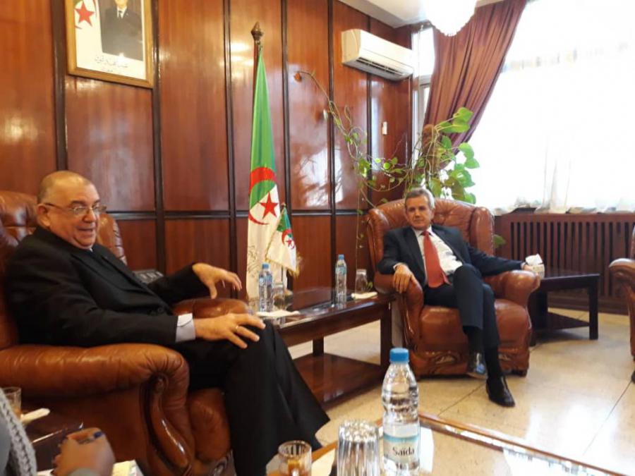 Embajador de Cuba sostiene encuentro con Ministro de salud de Argelia