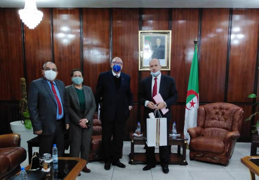 Secretario general del Ministerio argelino de salud sostiene encuentro con Embajador de Cuba