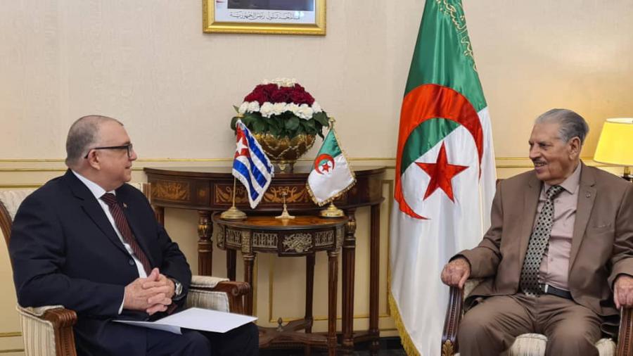 El Presidente del Consejo de la Nación de Argelia recibe a Embajador cubano