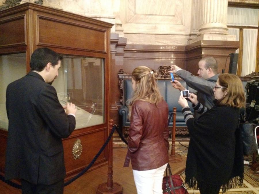 La diputada nacional de Cuba, Gretchen Gómez González, visitó la sede del Congreso de la Nación Argentina.