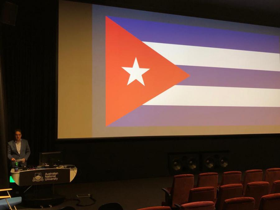 presentación por el Embajador de la película cubana