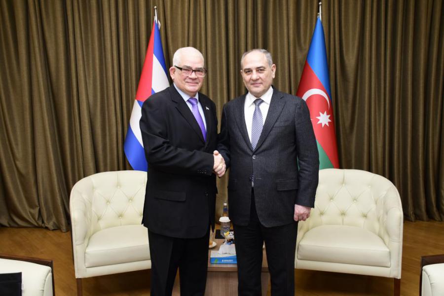 Vicepresidente del Partido Nuevo Azerbaiyán recibe a embajador cubano.