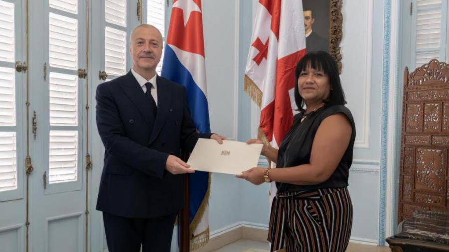 Recibe Viceministra de Relaciones Exteriores de Cuba las Copias de Estilo del Embajador de Georgia
