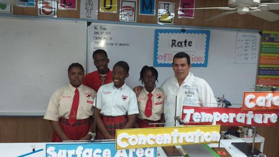 Felicidades a los maestros cubanos en su día