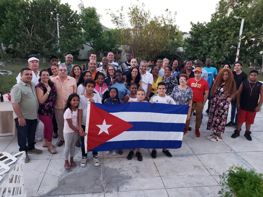 Los cubanos residentes en Las Bahamas festejan el duodécimo aniversario de su asociación.