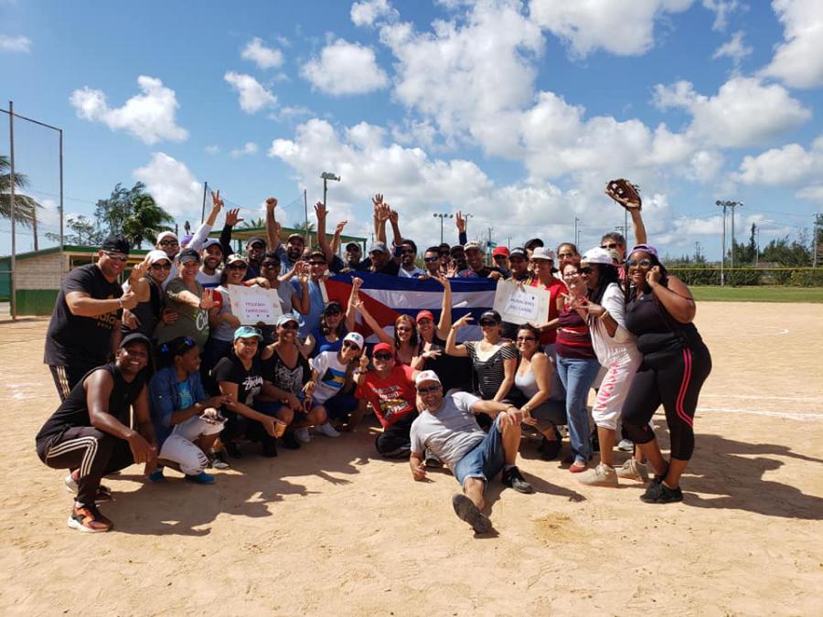 Un poco de beisbol, entre el Amor y la Amistad, en el archipiélago vecino de Las Bahamas