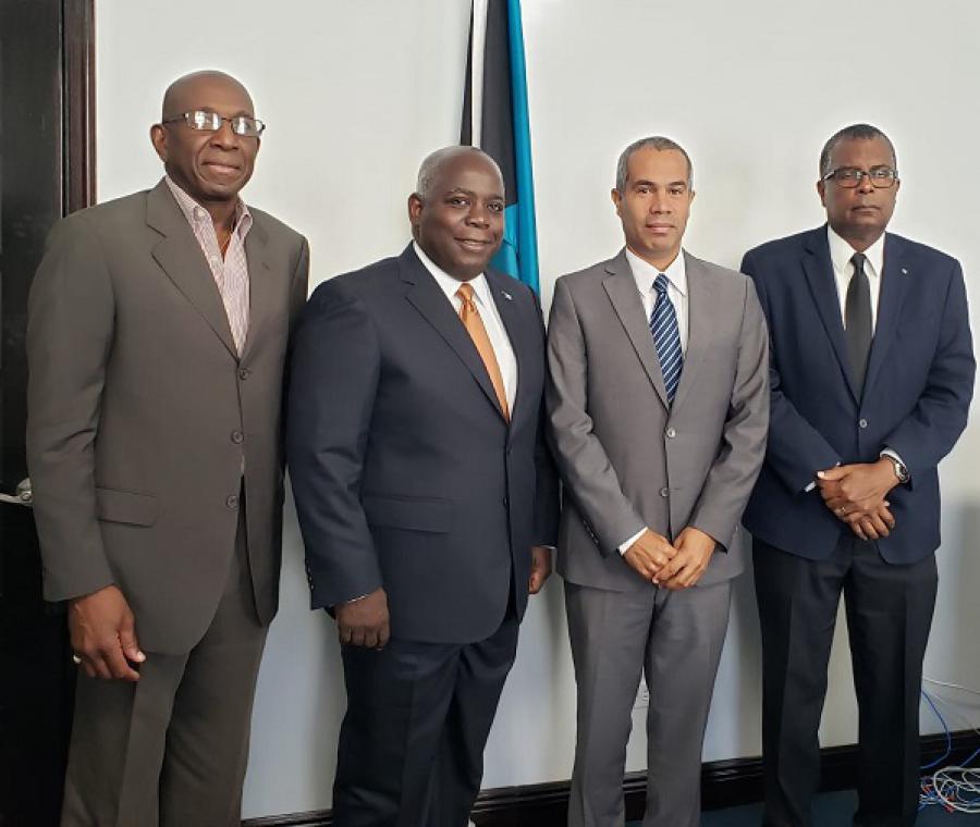 Realiza embajador cubano en Las Bahamas visita de cortesía al Líder de la Oposición, Philip B. Davis
