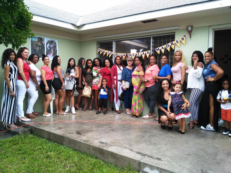 Celebra Asociación de Cubanos Residentes en Las Bahamas el Día de las Madres