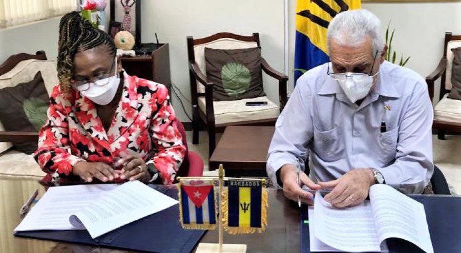 Firma de acuerdo de salud en el Salón de Protocolo de la Cancillería
