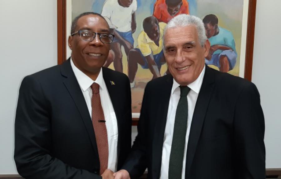 Recibe el Ministro de Economía Creativa, Cultura y Deportes al Embajador de Cuba en Barbados.