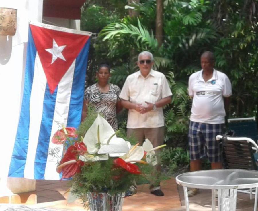 Presidencia del homenaje a Martí en el Bosque de las Flores de Barbados
