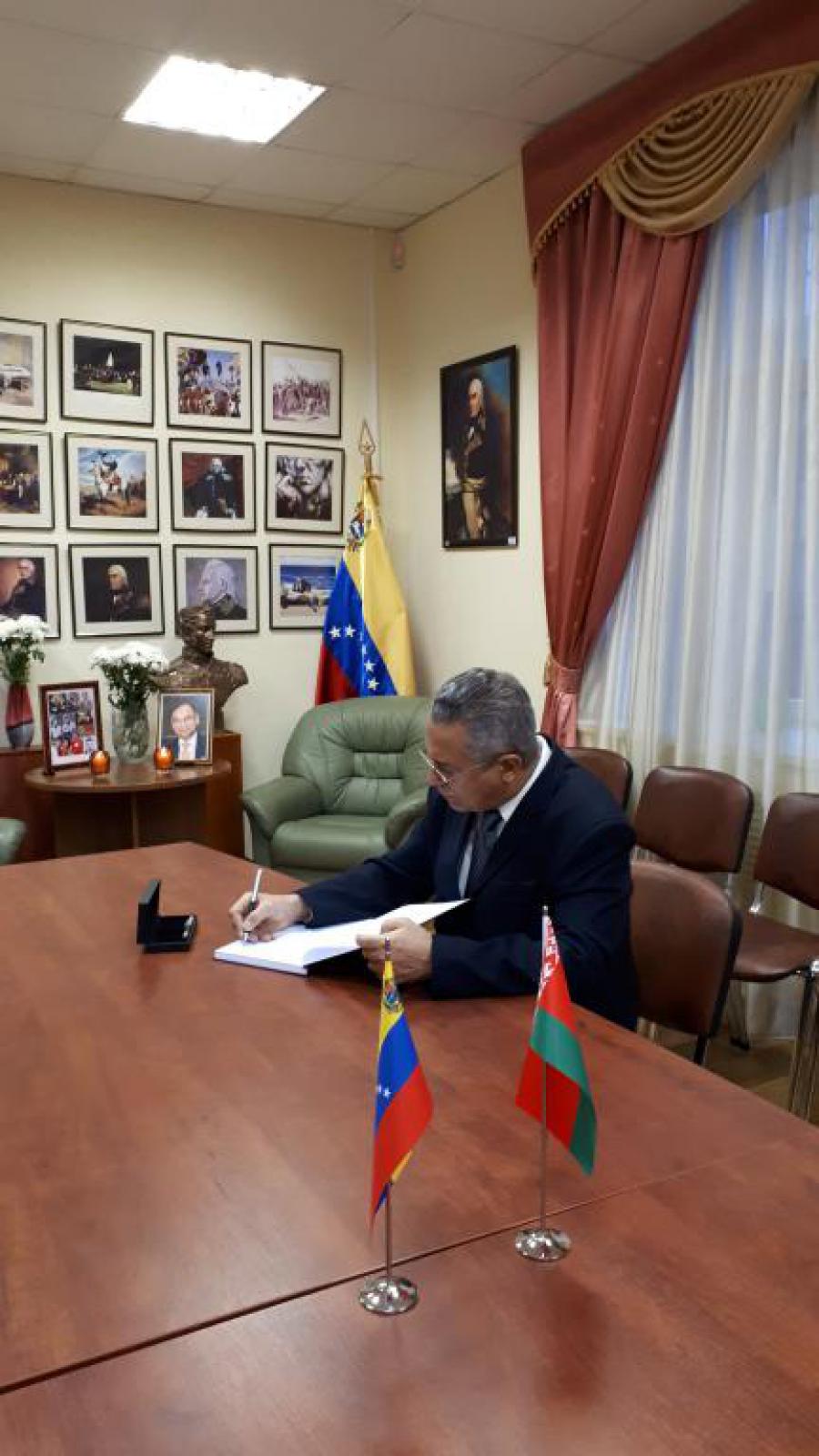 Firma de libro de condolencias en Belarús