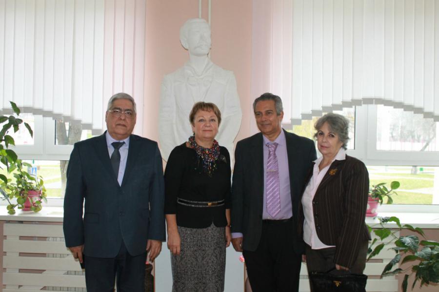 Celebrada visita del nuevo Embajador cubano a la Escuela Nº 91 de la ciudad de Minsk, que lleva el nombre del patriota cubano “José Martí”.