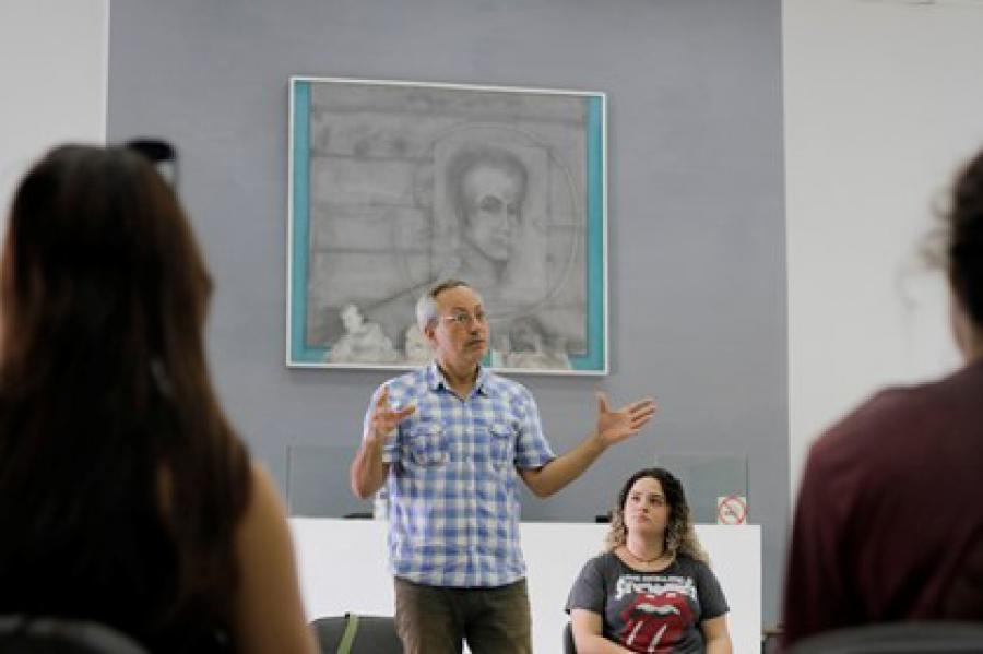 Imparte taller teatral prestigioso director brasileño.