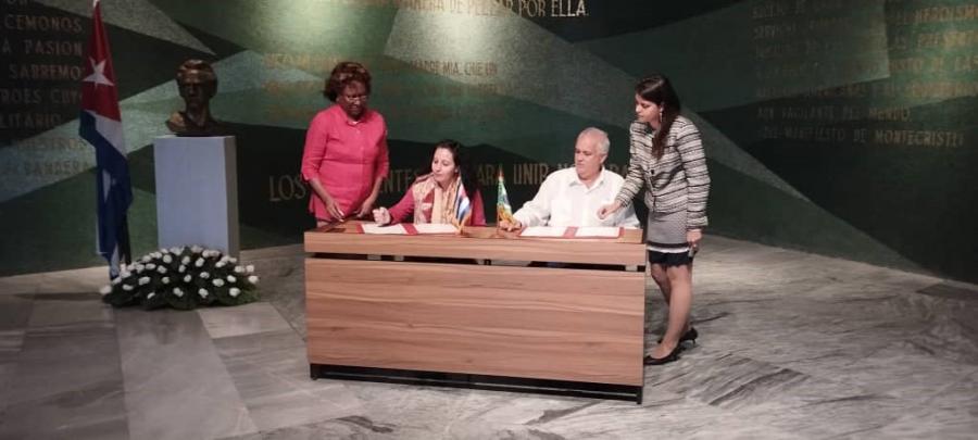 Suscriben acuerdo de intercambio y cooperación el PCC y el PCdoB.