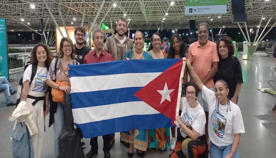 Brigada sudamericana de Solidaridad es despedida en aeropuerto de Brasilia.