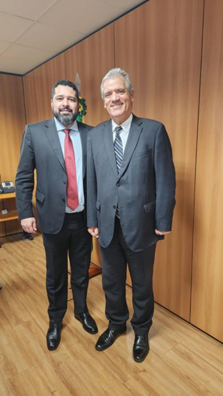 Promovem o fortalecimento da colaboração bilateral entre os Correios de Cuba e o Brasil.