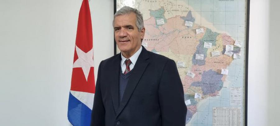Entrevista com o embaixador cubano Adolfo Curbelo Castellanos