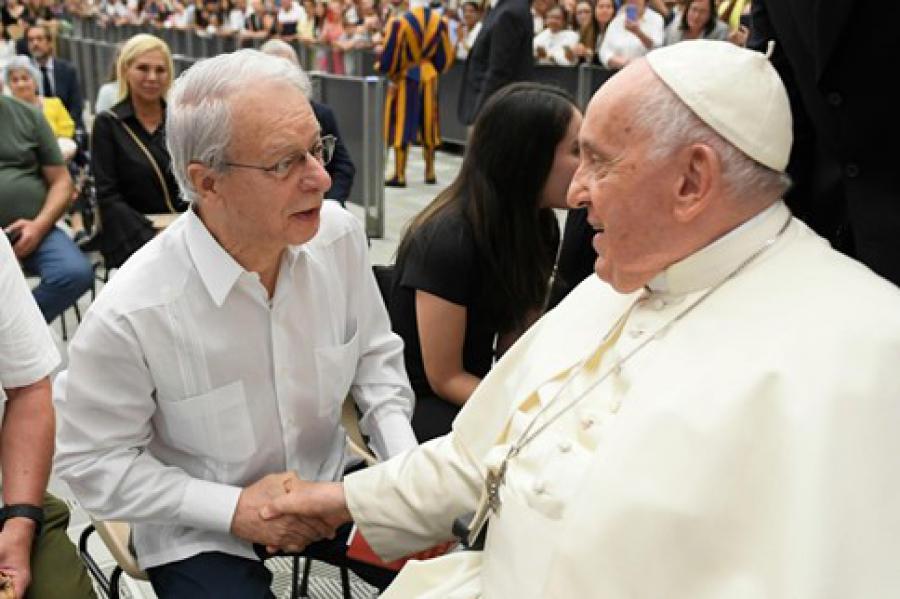 Frei Betto pede apoio ao Papa Francisco para acabar com o bloqueio.