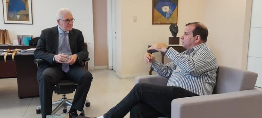 Visita Fernando González, presidente del Instituto Cubano de Amistad con los Pueblos, la Universidad de Belém. 