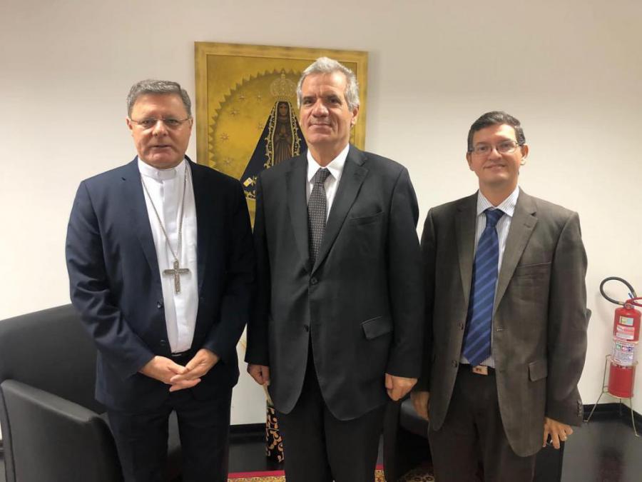 Arzobispo de Brasilia, Excelentísimo Señor Paulo Cezar Costa recibió en la sede de la Curia Metropolitana al Embajador Adolfo Curbelo Castellanos, Encargado de Negocios a.i. de Cuba