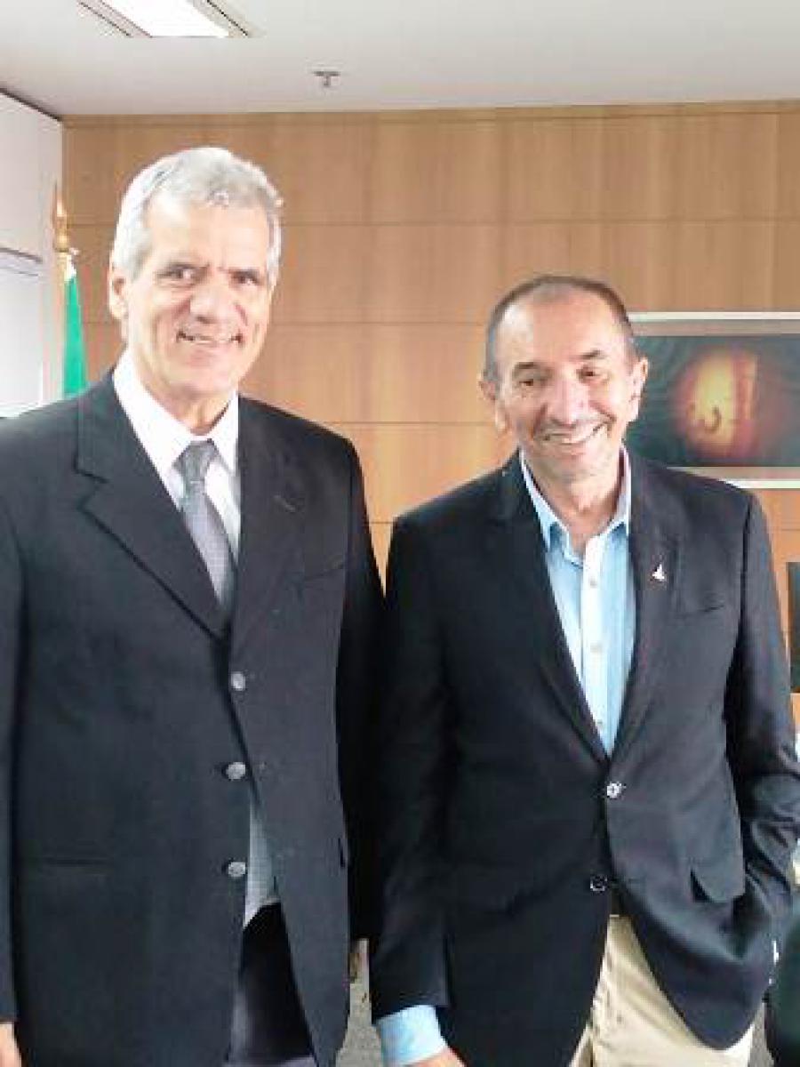 El Secretario de Cultura de Brasilia, Bartolomeu Rodrigues, recibe al Encargado de Negocios en Brasil Adolfo Curbelo
