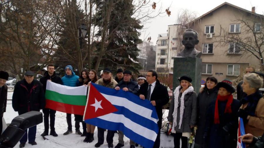Con motivo del 166 aniversario del natalicio de José Martí, la Embajada de Cuba en Sofía desarrolló una jornada de homenaje al Héroe Nacional de Cuba. 