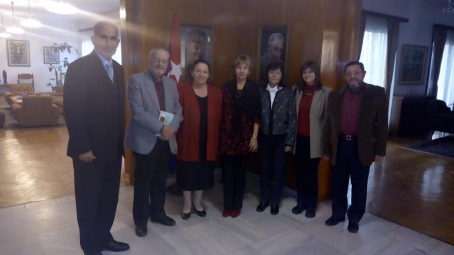 En un fraternal encuentro, la Embajadora y el Consejero de la Embajada de Cuba en Sofía recibieron en la sede de la Misión cubana en esta capital a la Directiva de la Asociación de Amistad con Cuba en Bulgaria, encabezada por su presidenta, la Sra. Stanka Shopova.  