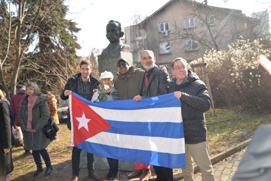 "Honrar, honra": Con Martí y con Cuba en el corazón.