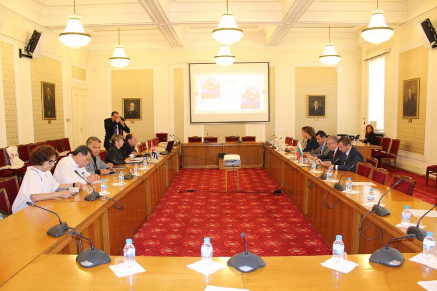Grupo Parlamentario de Amistad con Cuba del Parlamento búlgaro recibe a Embajadora cubana y a delegación de Prensa Latina.