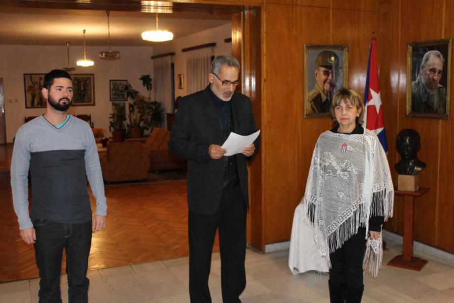En la mañana de hoy 16 de febrero, los integrantes del colectivo de la Embajada de Cuba ejercieron su derecho al voto en el Referendo Constitucional, en el colegio electoral de la Comisión Electoral Especial de Circunscripción de Bulgaria.