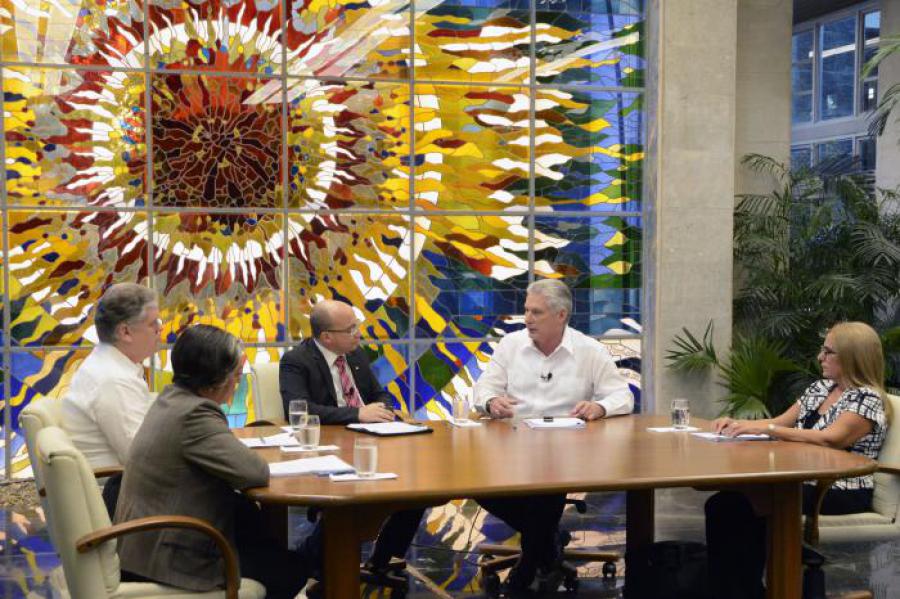 Presidente cubano y varios ministros informan sobre las medidas aprobadas para impulsar la economía.