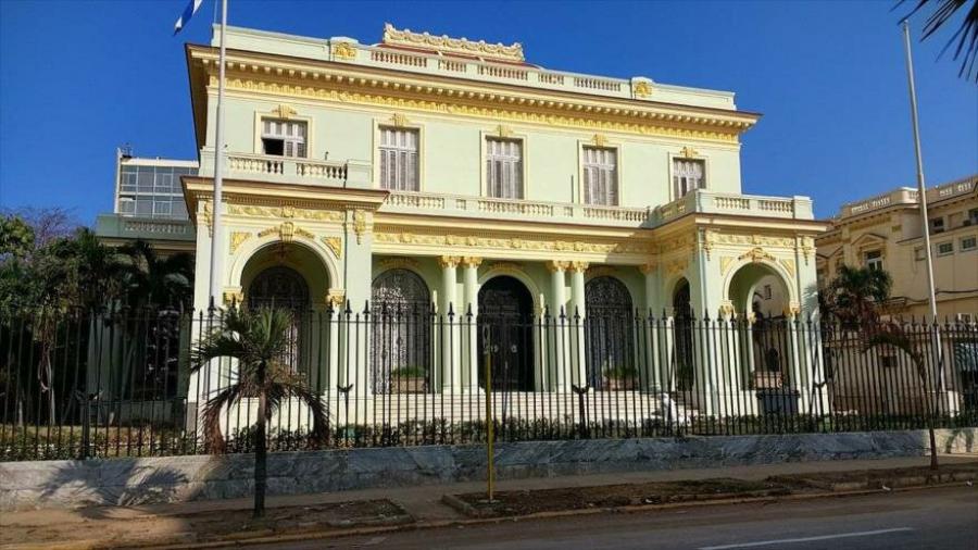 Arribó Canciller cubano a Costa Rica para realizar visita oficial.