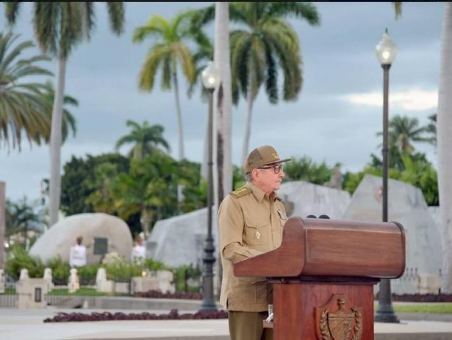 El General de Ejército Raúl Castro Ruz, Primer Secretario del Comité Central del Partido, dijo hoy en Santiago de Cuba que la Revolución sigue siendo joven, al pronunciar las palabras centrales del Acto Conmemorativo del Aniversario 60 del Triunfo de la Revolución Cubana.
