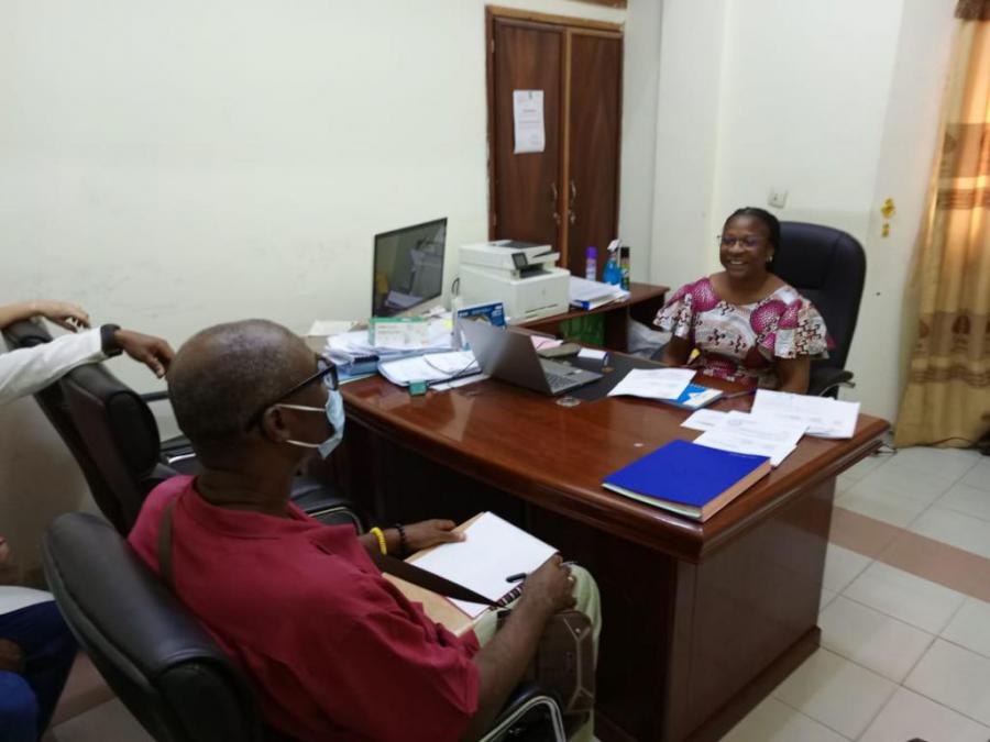 Le chargé d'affaires cubain visite la brigade médicale au Burkina Faso.
