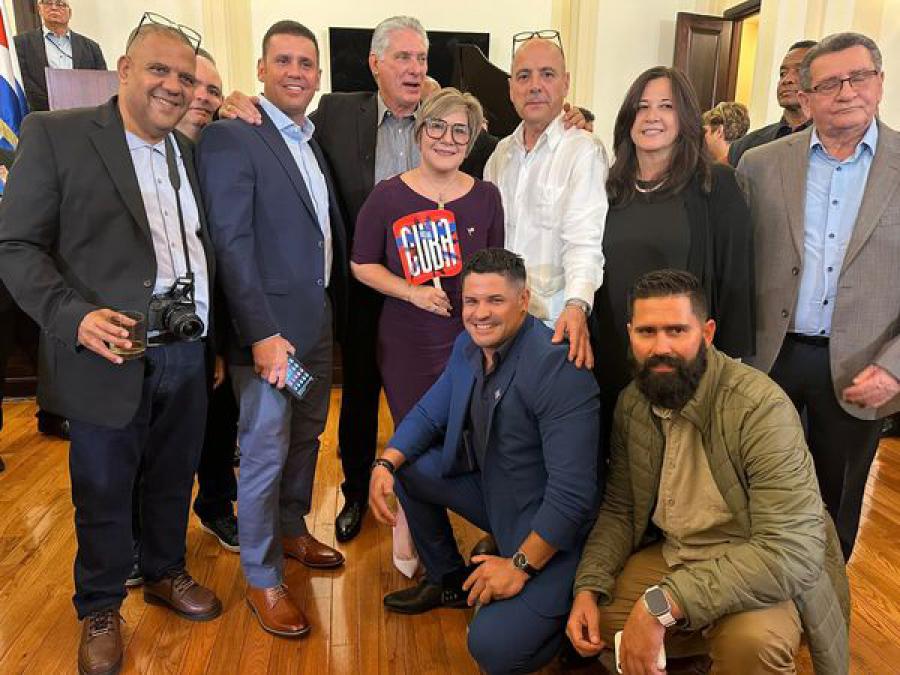 Cubanos residentes en EEUU comparten con su presidente en la Misión de Cuba ante la ONU