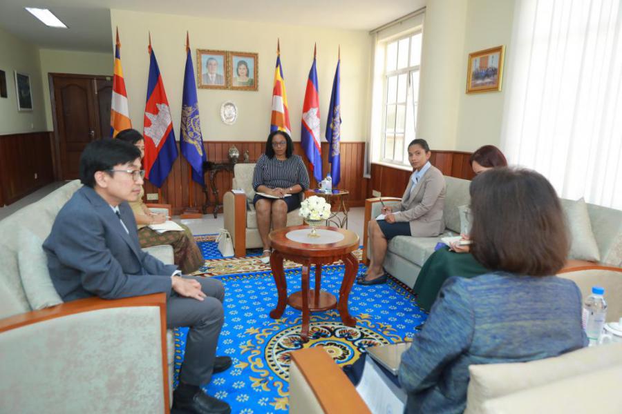 Abogan por impulsar cooperación entre mujeres de Cuba y Cambodia