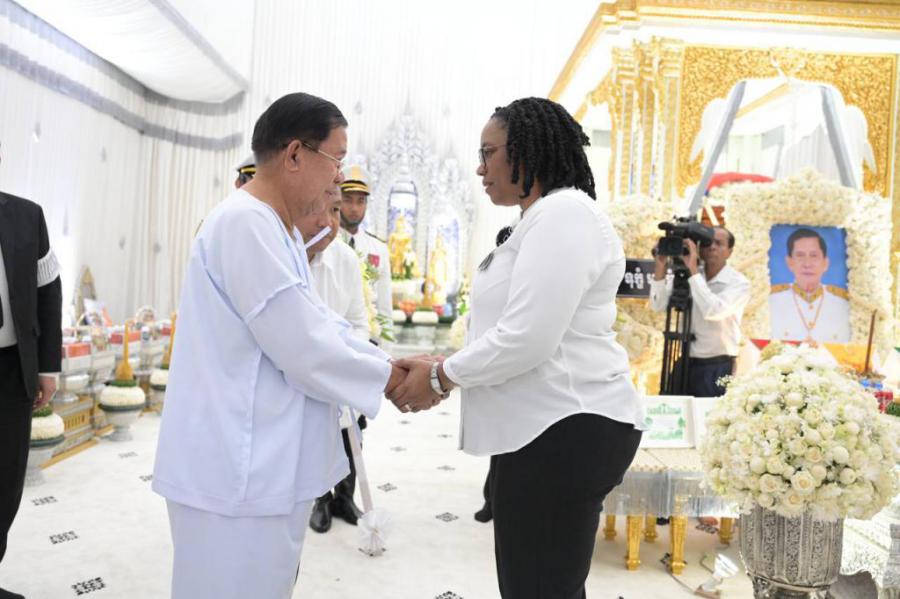 Embajadora de Cuba expresa condolencias a presidente del Senado de Cambodia