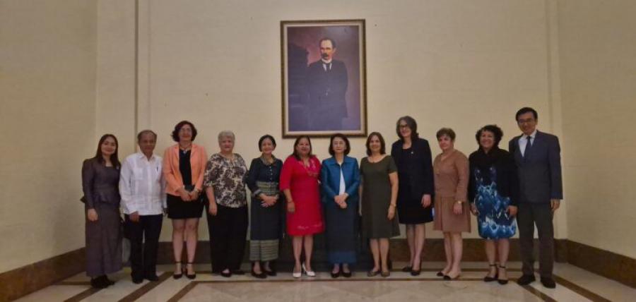  Ana María Mari Machado receives Minister of Women's Affairs of Cambodia