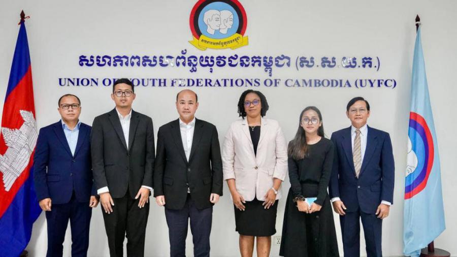 Encuentro de cortesía de la embajadora de Cuba, Milena Zaldívar Piedra en sede de la Unión de Federaciones Juveniles de Cambodia