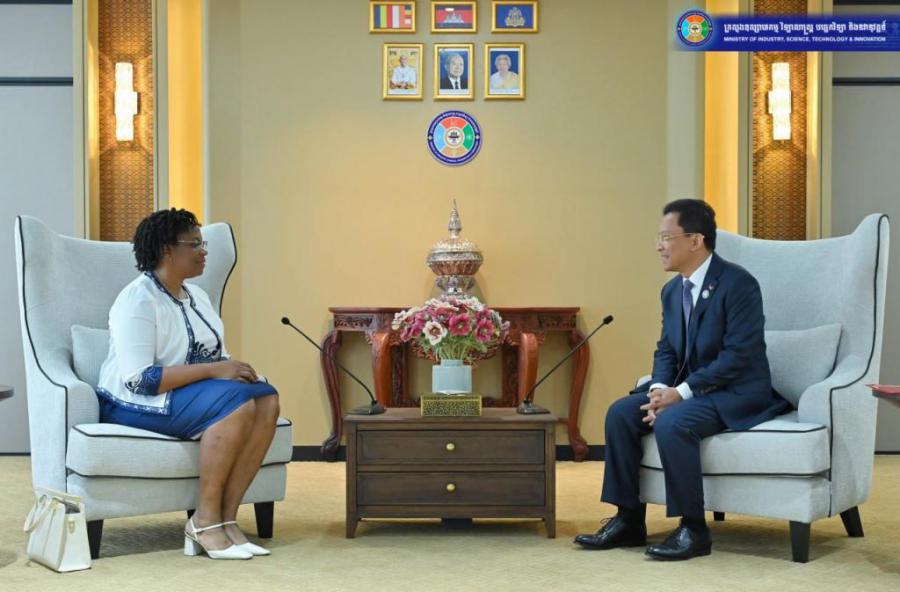 Visita de cortesía al ministro de Industria, Ciencia, Tecnología e Innovación de Cambodia