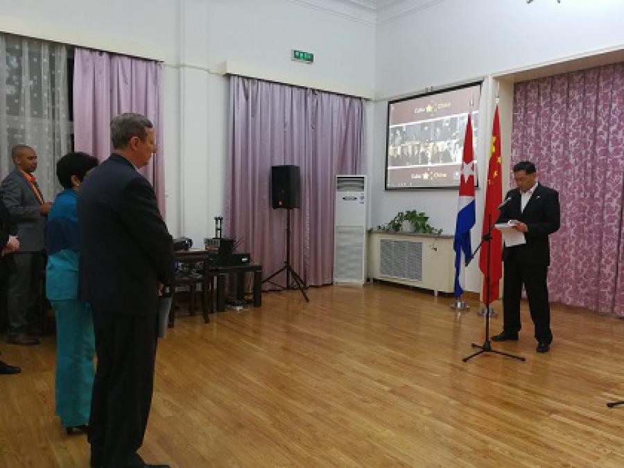 加强古巴与中国的外交部门间的友好关系 加强古巴与中国的外交部门间的友好关系