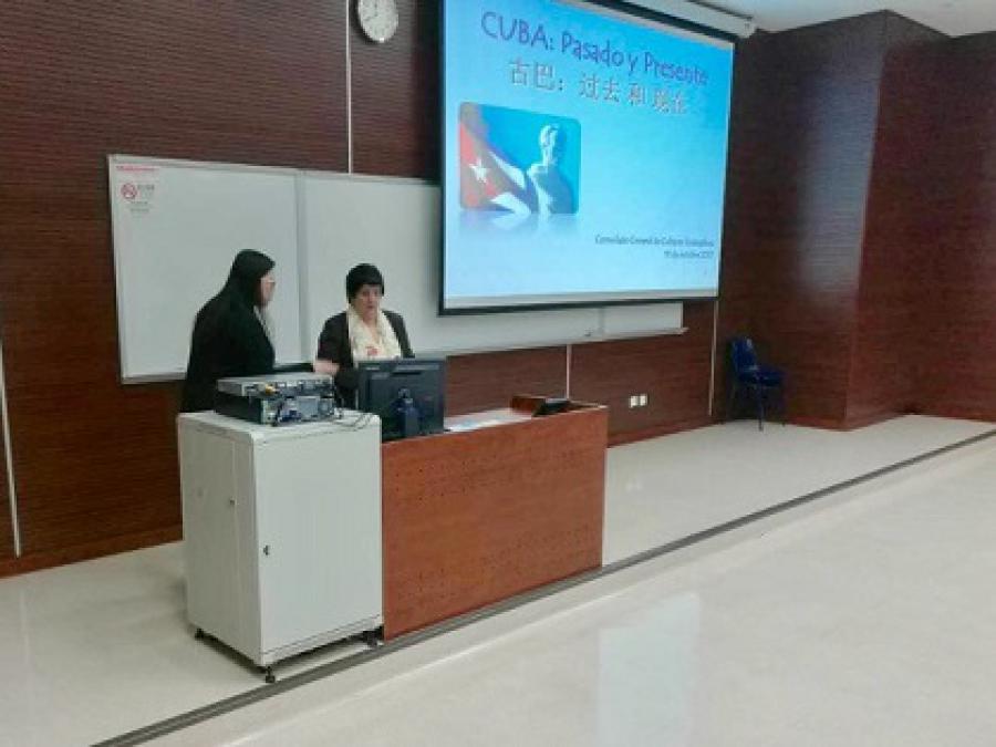 Conferencia sobre historia y cultura de nuestro país acerca Cuba a Macao
