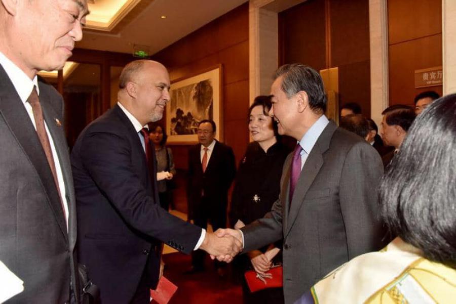 国务委员兼外交部长王毅重申中古建交60周年的重要性