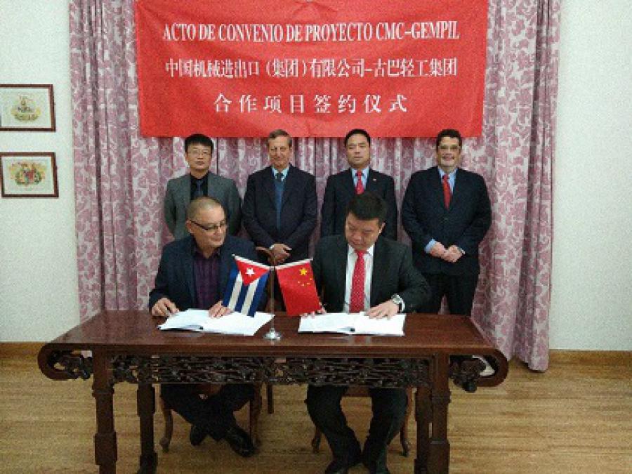 Importantes empresas china y cubana firman convenio empresarial para el desarrollo de la industria del mueble de Cuba. Importantes empresas china y cubana firman convenio empresarial para el desarrollo de la industria del mueble de Cuba.