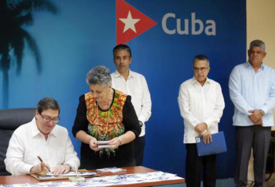 Celebran aniversario 60 de la creación del Minrex con cancelación rememorativa de una emisión de sello postal